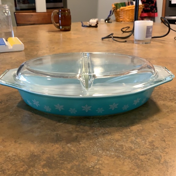 Vintage Pyrex divided casserole dish - Picture 4 of 5